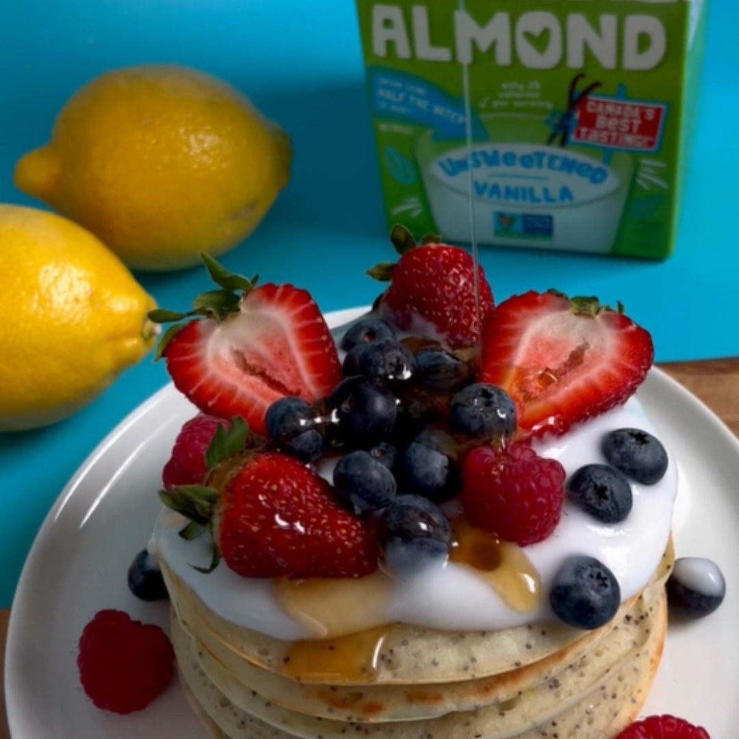 Crêpes au citron, aux graines de pavot et aux baies