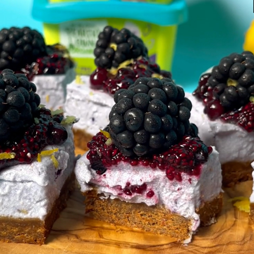 Bouchées de gâteau au fromage aux baies et au citron